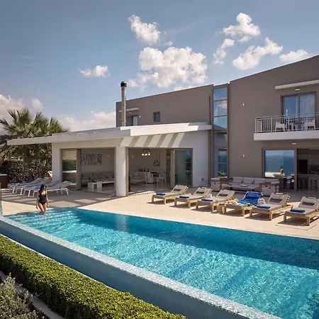 Thalassa Residence, Pool, Whirlpool & Seaviews, By Thinkvilla Villa *