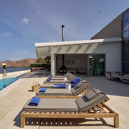 Thalassa Residence, Pool, Whirlpool & Seaviews, By Thinkvilla *